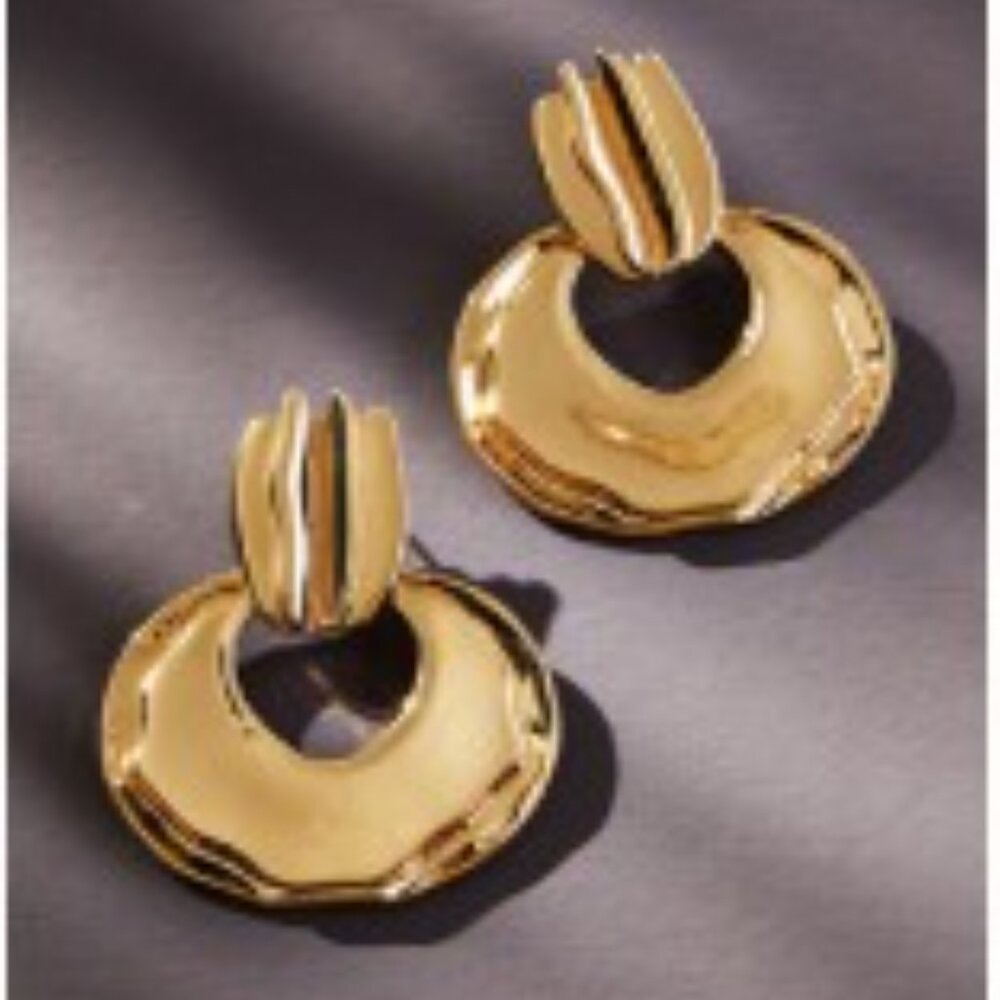 Grooved Drop Gold Statement Earrings - image 6